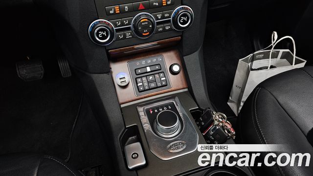 Land Rover Discovery 4 3.0 SDV6 HSE 2016 — фото 9
