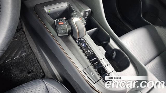 Toyota Crown Crossover 2.5 4WD Hybrid 2023 — фото 9
