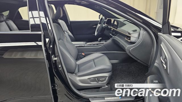 Toyota Crown Crossover 2.5 4WD Hybrid 2023 — фото 11