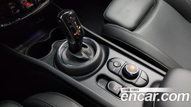 MINI Cooper Clubman Standard 2nd 2020 — фото 9