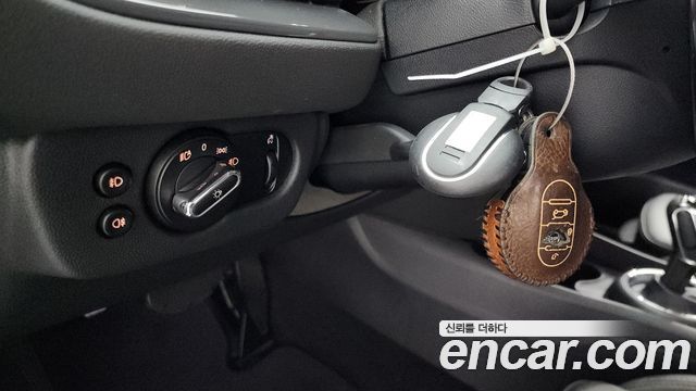 MINI Cooper Clubman Standard 2nd 2020 — фото 16