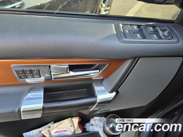 Land Rover Discovery 4 3.0 SDV6 SE 2016 — фото 3