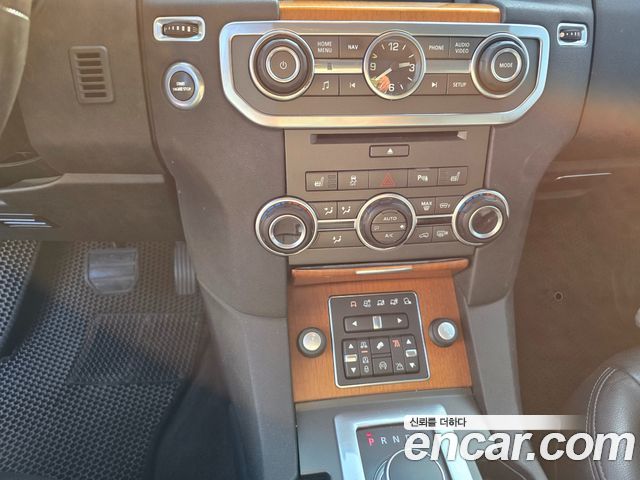 Land Rover Discovery 4 3.0 SDV6 SE 2016 — фото 8