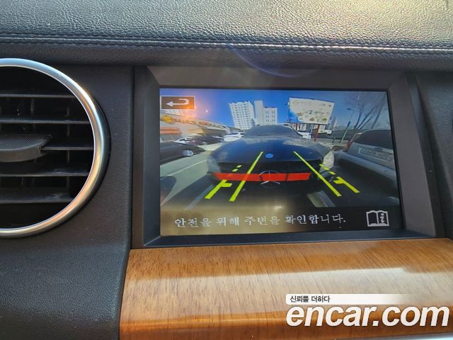 Land Rover Discovery 4 3.0 SDV6 SE 2016 — фото 10
