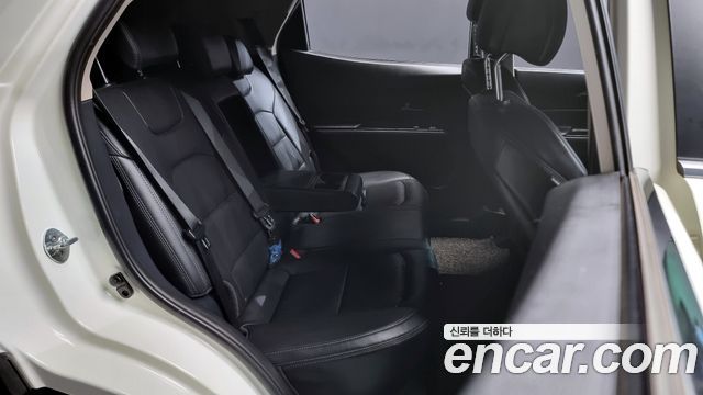 KG Mobility (SsangYong) Beautiful Korando Gasoline 1.5 2WD C5 Plus 2022 — фото 12