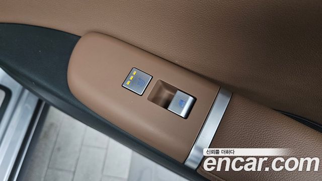 Hyundai Grandeur (GN7) 2,5 Gasoline 2WD Premium 2023 — фото 19
