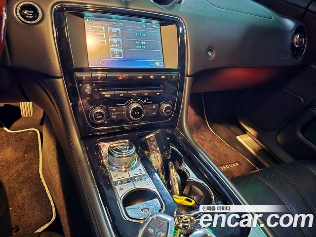 Jaguar XJ 3.0D Premium Luxury LWB X351 2011 — фото 15