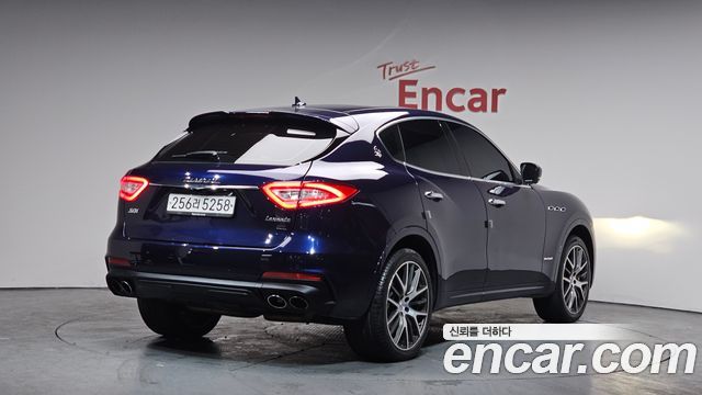 Maserati Levante 3.0 S AWD GranSport 2019 — фото 2