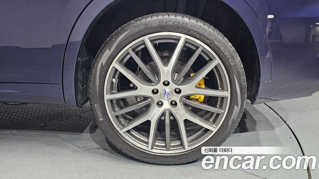 Maserati Levante 3.0 S AWD GranSport 2019 — фото 5