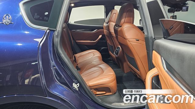 Maserati Levante 3.0 S AWD GranSport 2019 — фото 12