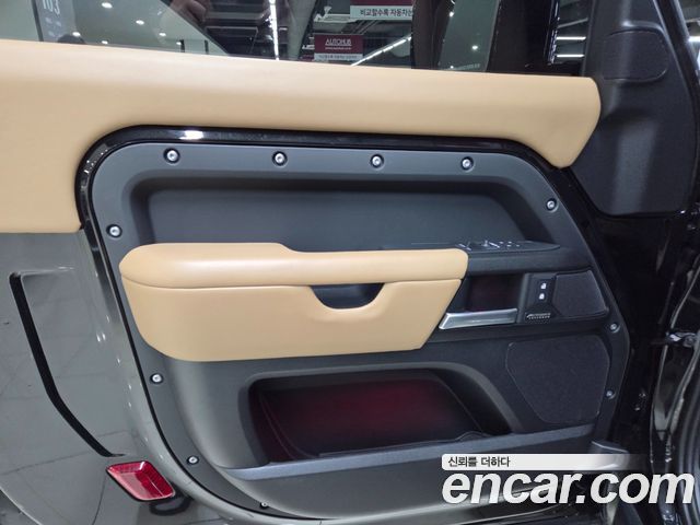 Land Rover Defender (L663) 90 P400 X 2025 — фото 20