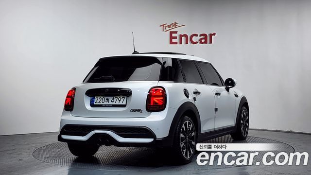 MINI Cooper S Classic Third Generation 2023 — фото 2