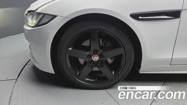 Jaguar XE 20d R-Sport 2018 — фото 5