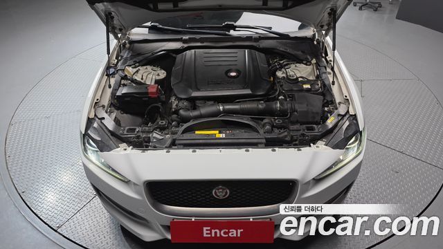 Jaguar XE 20d R-Sport 2018 — фото 6