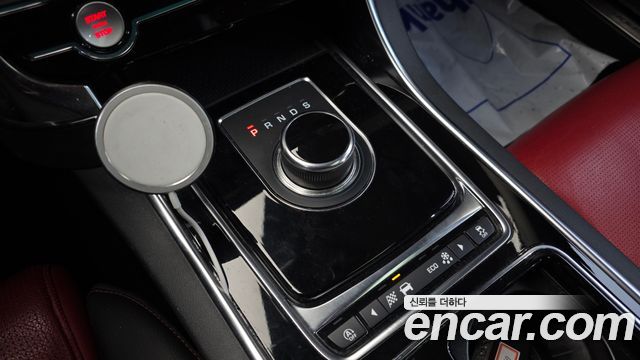 Jaguar XE 20d R-Sport 2018 — фото 9