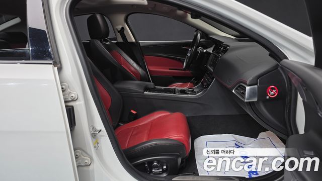 Jaguar XE 20d R-Sport 2018 — фото 11