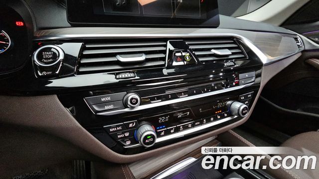 BMW 5 Series (G30) 530i Luxury Plus 2018 — фото 15