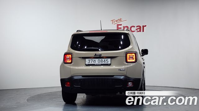 Jeep Renegade 2.4 Longitude 2016 — фото 4