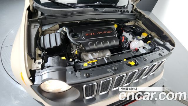 Jeep Renegade 2.4 Longitude 2016 — фото 6