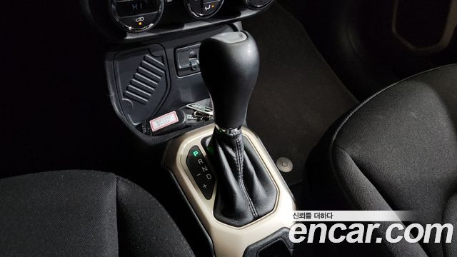 Jeep Renegade 2.4 Longitude 2016 — фото 9