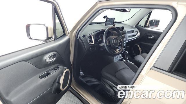 Jeep Renegade 2.4 Longitude 2016 — фото 10