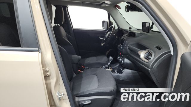 Jeep Renegade 2.4 Longitude 2016 — фото 11