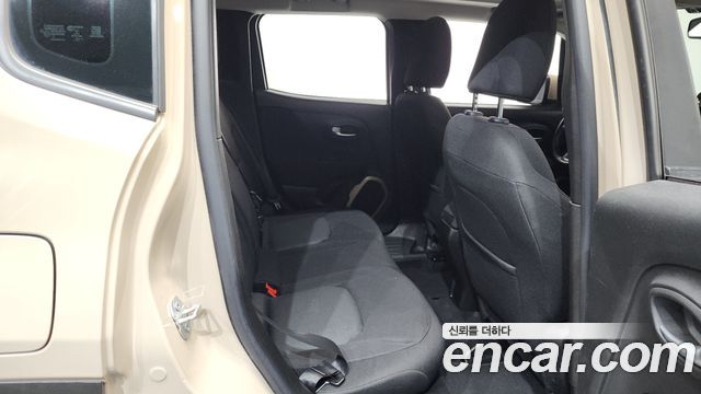 Jeep Renegade 2.4 Longitude 2016 — фото 12
