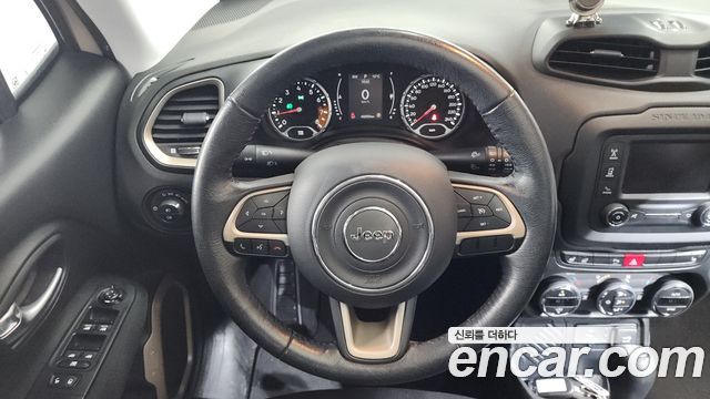 Jeep Renegade 2.4 Longitude 2016 — фото 13
