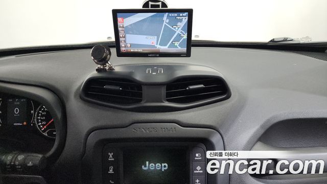 Jeep Renegade 2.4 Longitude 2016 — фото 15