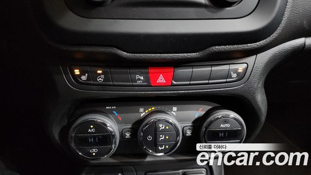 Jeep Renegade 2.4 Longitude 2016 — фото 17