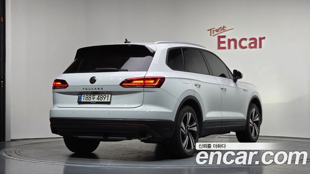 Volkswagen Touareg (III) 3.0 TDI Premium 2021 — фото 2