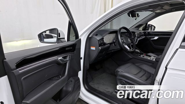 Volkswagen Touareg (III) 3.0 TDI Premium 2021 — фото 10