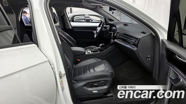 Volkswagen Touareg (III) 3.0 TDI Premium 2021 — фото 11