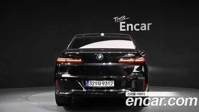 BMW 7 Series (G70) 740i xDrive M Sport 2024 — фото 4