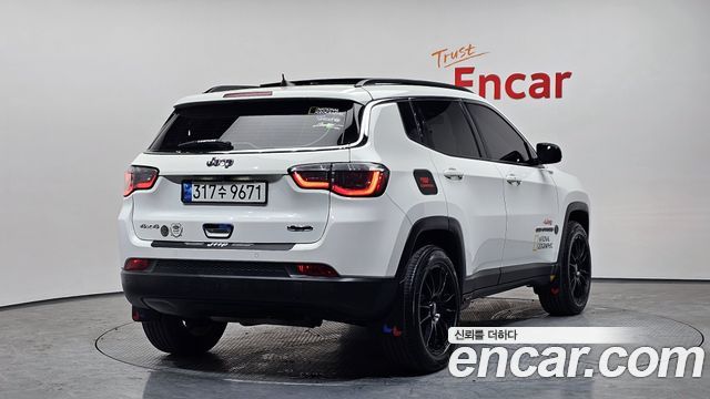 Jeep Compass (II) 2.4 Longitude AWD 2019 — фото 2