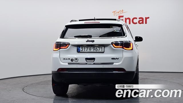 Jeep Compass (II) 2.4 Longitude AWD 2019 — фото 4