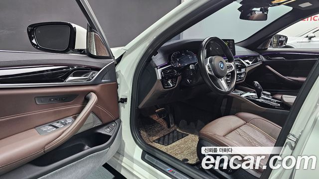 BMW 5 Series (G30) 530e M Sport 2022 — фото 11
