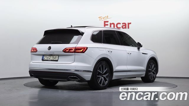 Volkswagen Touareg (III) 3.0 TDI Prestige 2023 — фото 2