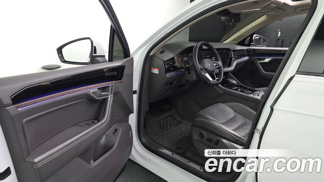 Volkswagen Touareg (III) 3.0 TDI Prestige 2023 — фото 10