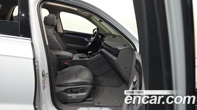 Volkswagen Touareg (III) 3.0 TDI Prestige 2023 — фото 11