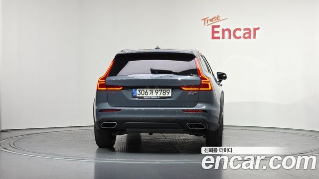 Volvo V60 Cross Country (II) B5 Pro AWD 2022 — фото 4
