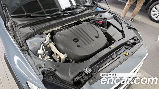 Volvo V60 Cross Country (II) B5 Pro AWD 2022 — фото 6