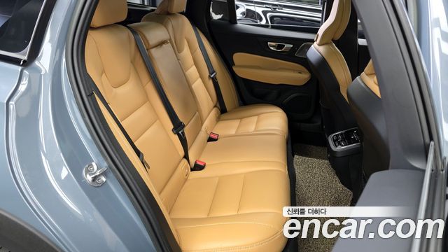 Volvo V60 Cross Country (II) B5 Pro AWD 2022 — фото 12