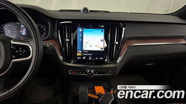 Volvo V60 Cross Country (II) B5 Pro AWD 2022 — фото 14