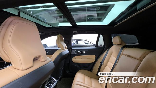 Volvo V60 Cross Country (II) B5 Pro AWD 2022 — фото 19