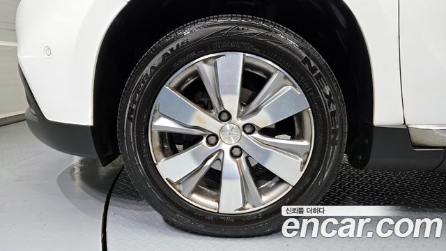 Peugeot 2008 1.6 e-HDi Feline 2015 — фото 5