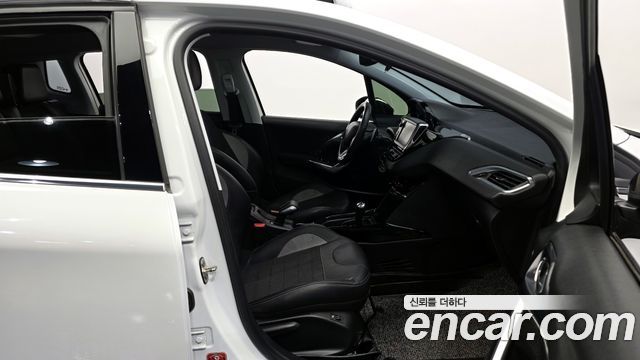 Peugeot 2008 1.6 e-HDi Feline 2015 — фото 10