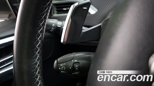 Peugeot 2008 1.6 e-HDi Feline 2015 — фото 17