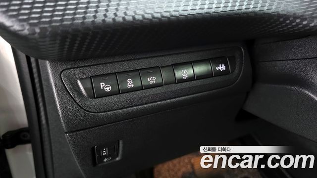 Peugeot 2008 1.6 e-HDi Feline 2015 — фото 18