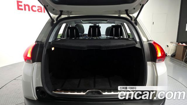 Peugeot 2008 1.6 e-HDi Feline 2015 — фото 19
